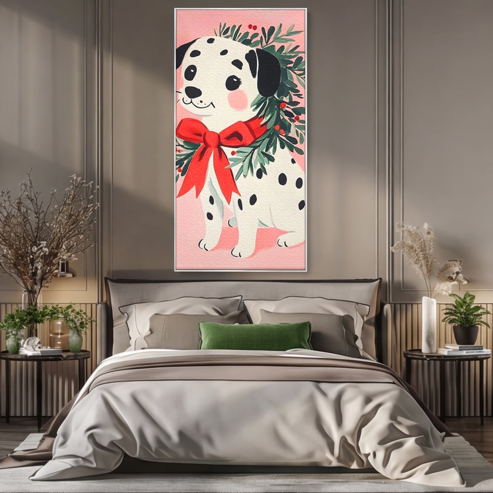 Tablou canvas cu tablou canvas cu catel dalmatian, in rama de aluminiu argintiu, pe perete intr-un dormitor